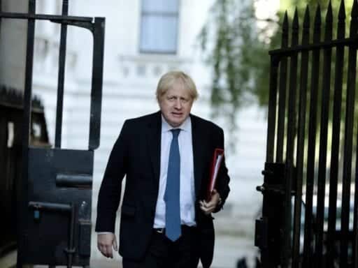 Vox Sentences: Boris calls the queen