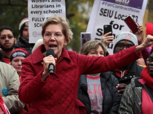 Elizabeth Warren marches with striking Chicago teachers, a day after releasing new K-12 education plan