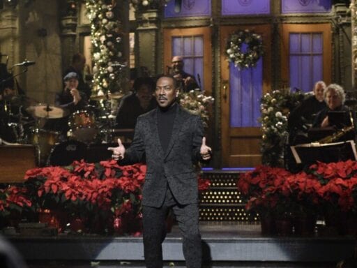 Bill Cosby’s publicist calls Eddie Murphy a “Hollywood slave” after SNL barb