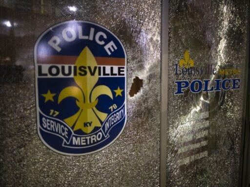 “Directly at us”: Louisville law enforcement shoots reporters with pepper bullets
