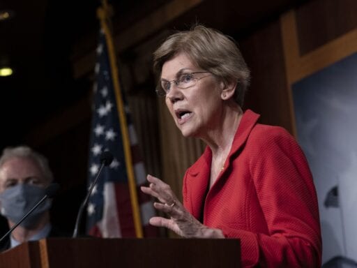 Elizabeth Warren calls for investigation into Trump’s politicization of Covid-19