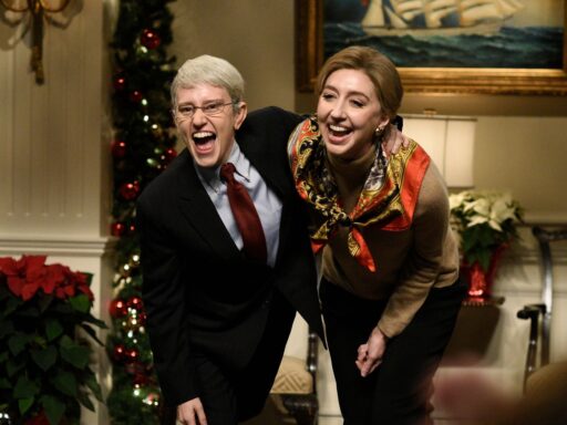 SNL explains the nation’s crush on Anthony Fauci in vaccine-focused cold open