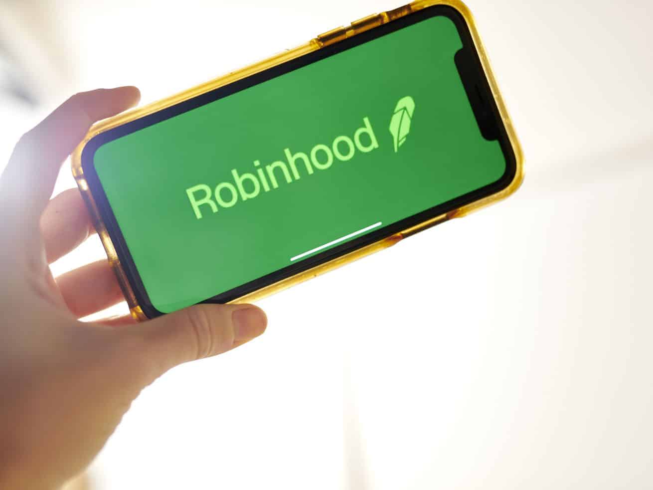 People are furious with Robinhood but they keep downloading it