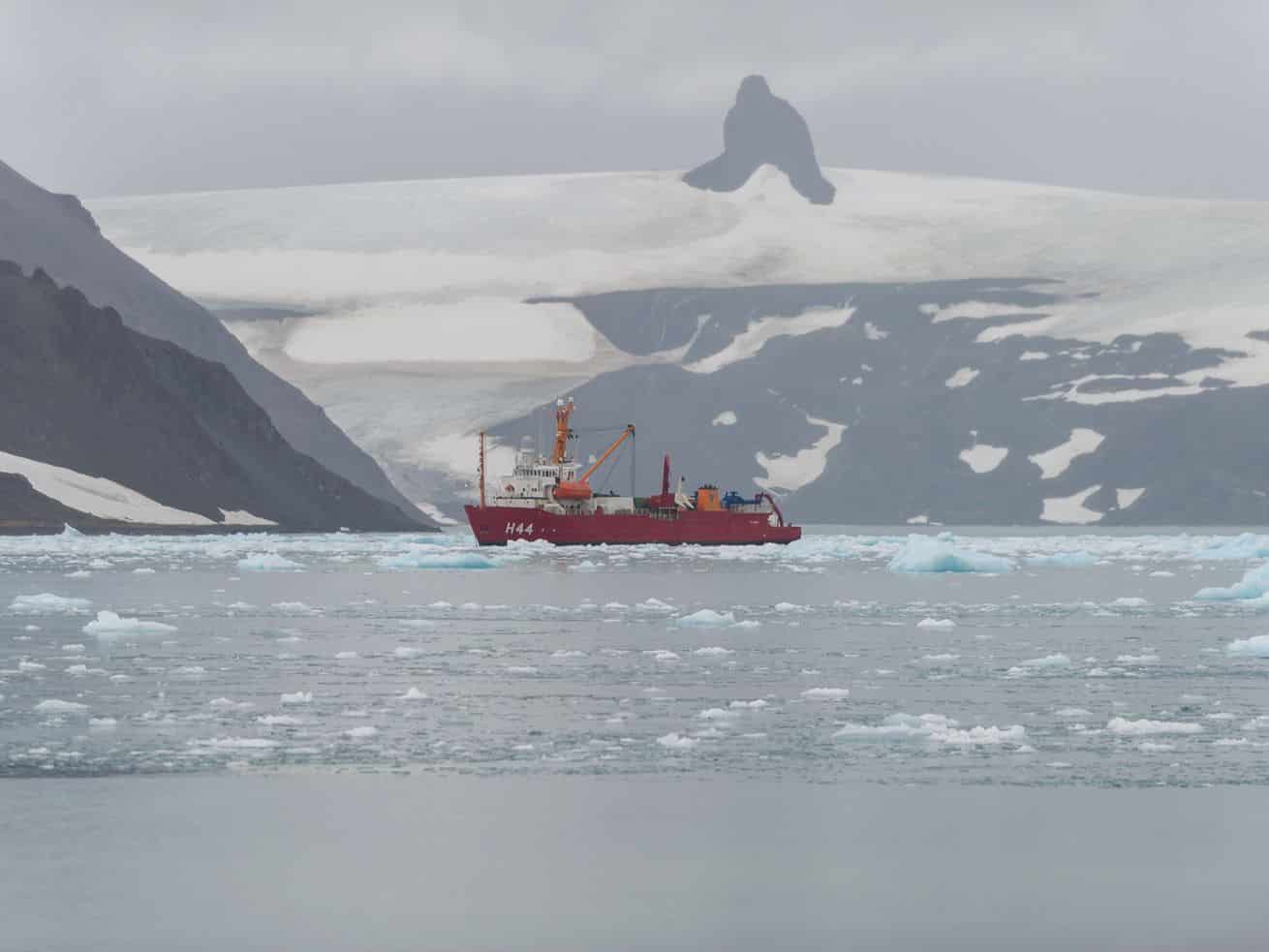 Tracking the world’s largest iceberg