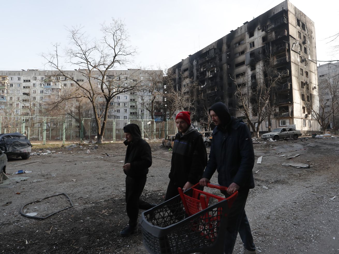 Aid organizations try again to evacuate besieged Mariupol