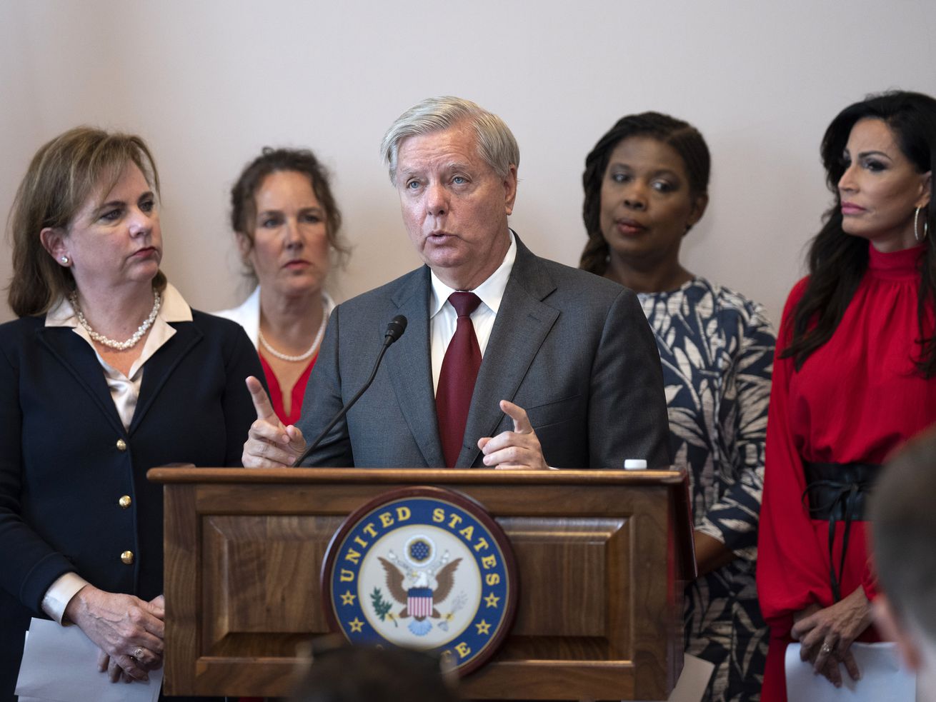 Lindsey Graham’s national abortion ban bill makes the midterm stakes very clear